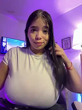 Snapshot of tati_reyess chatting on 04/19/26, 11:09 tati reyess online show from 04/19/26, 11:09