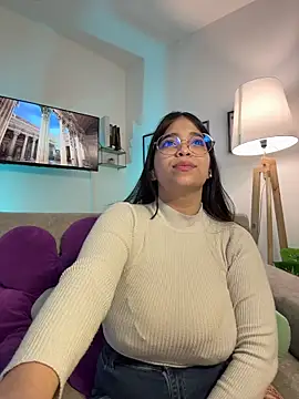 Snapshot of tati_reyess chatting on 04/24/26, 12:18 tati reyess online show from 04/24/26, 12:18