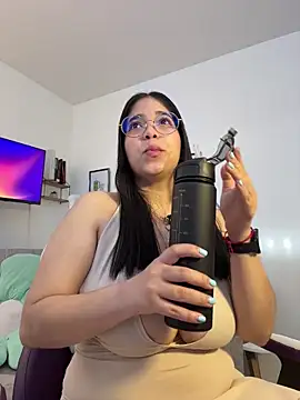 Snapshot of tati_reyess chatting on 04/27/26, 12:25 tati reyess online show from 04/27/26, 12:25
