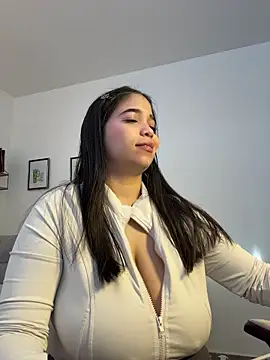 Snapshot of tati_reyess chatting on 05/01/26, 12:43 tati reyess online show from 05/01/26, 12:43