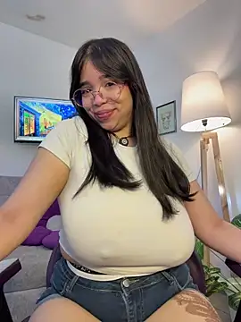 Snapshot of tati_reyess chatting on 05/20/26, 12:44 tati reyess online show from 05/20/26, 12:44