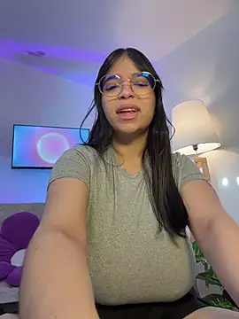 Snapshot of tati_reyess chatting on 05/22/26, 12:22 tati reyess online show from 05/22/26, 12:22