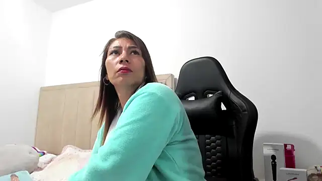 Snapshot of Chloemiller89 chatting on 10/17/25, 07:38 Chloemiller89 online show from 10/17/25, 07:38