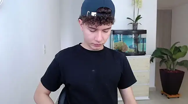 Snapshot of adrian_morelly chatting on 12/06/24, 06:39 adrian morelly online show from 12/06/24, 06:39