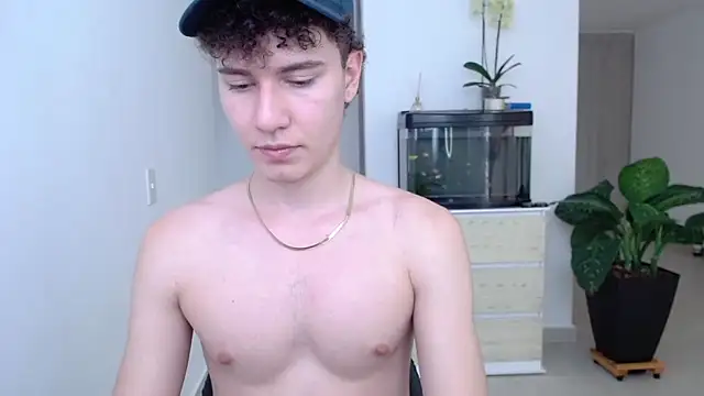 Snapshot of adrian_morelly chatting on 12/19/24, 07:40 adrian morelly online show from 12/19/24, 07:40