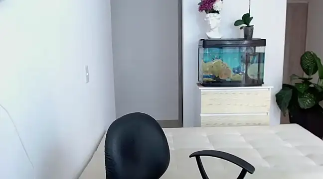 Snapshot of adrian_morelly chatting on 03/19/25, 09:27 adrian morelly online show from 03/19/25, 09:27