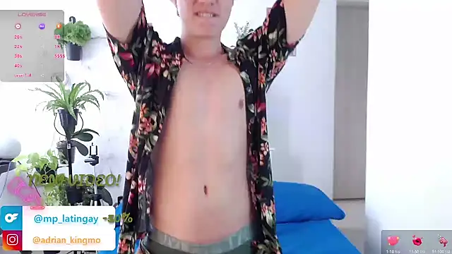 Snapshot of adrian_morelly chatting on 10/13/25, 06:19 adrian morelly online show from 10/13/25, 06:19