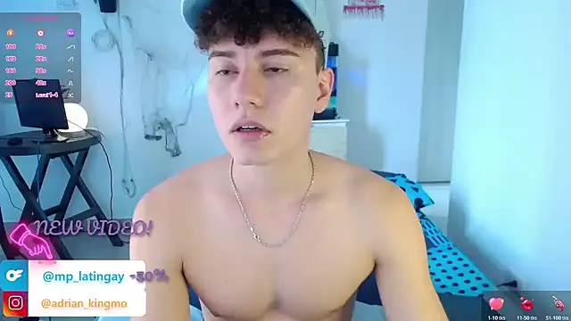 Snapshot of adrian_morelly chatting on 10/17/25, 06:21 adrian morelly online show from 10/17/25, 06:21