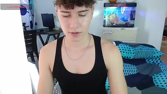 Snapshot of adrian_morelly chatting on 10/18/25, 07:47 adrian morelly online show from 10/18/25, 07:47