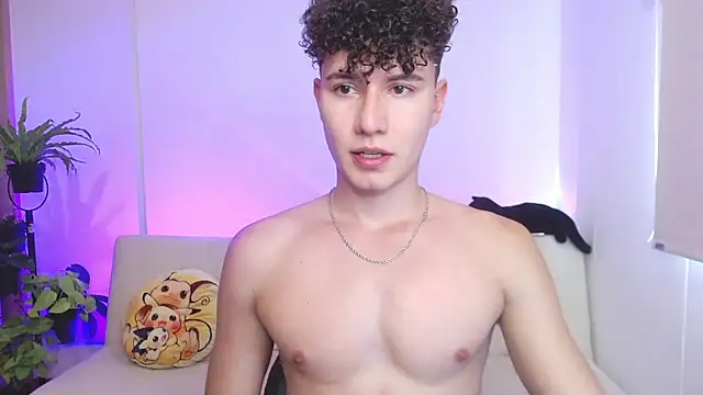 Snapshot of adrian_morelly chatting on 12/05/25, 07:21 adrian morelly online show from 12/05/25, 07:21