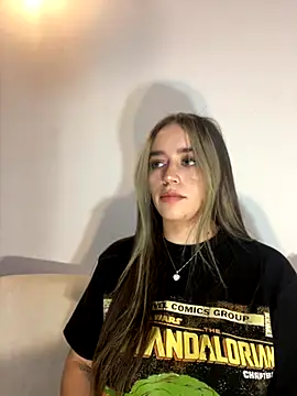 Natalia Suarez online show from 10/28/25, 11:51