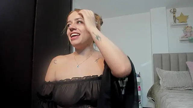 Snapshot of Natalia_Suarez chatting on 06/21/26, 12:57 Natalia Suarez online show from 06/21/26, 12:57