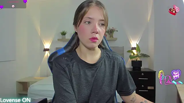 Snapshot of nataly_rodri chatting on 02/15/26, 01:57 nataly rodri online show from 02/15/26, 01:57