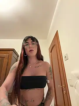 Snapshot of missdirtyhot_ chatting on 05/10/26, 06:13 missdirtyhot online show from 05/10/26, 06:13