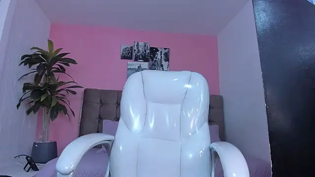 Snapshot of aleja_cute_ chatting on 01/17/25, 03:45 aleja cute online show from 01/17/25, 03:45