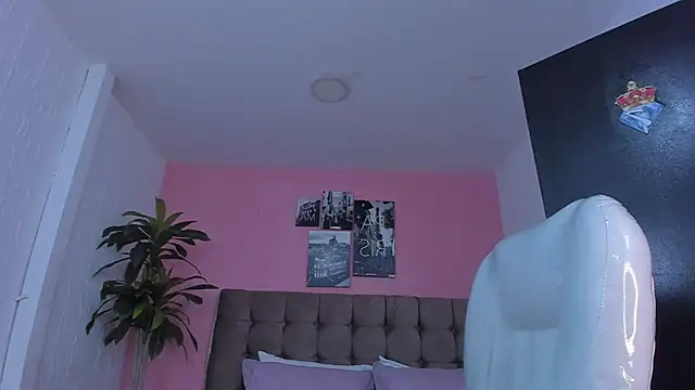 Snapshot of aleja_cute_ chatting on 01/21/25, 07:47 aleja cute online show from 01/21/25, 07:47