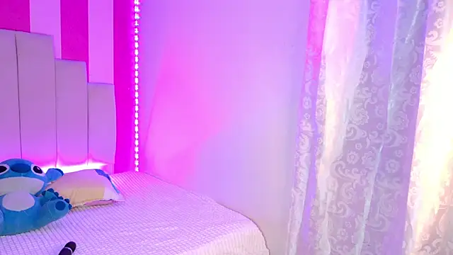 Snapshot of AliiceBrown_ chatting on 02/12/26, 04:40 AliiceBrown online show from 02/12/26, 04:40