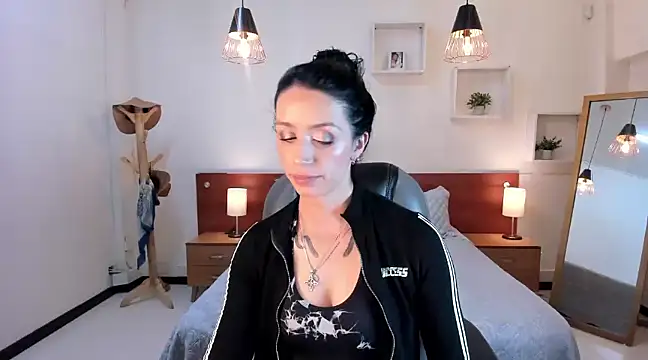 Kristen Garner online show from 12/14/24, 07:57