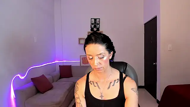 Kristen Garner online show from 11/28/25, 08:33