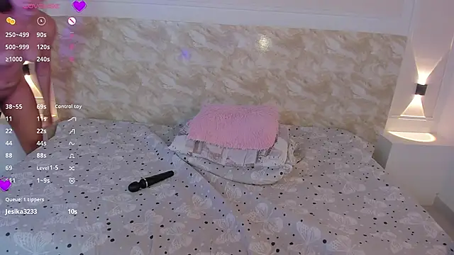 EmilyEvans7 online show from 12/10/24, 11:30