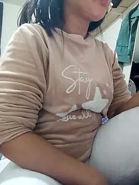 lolo890 online show from 12/14/25, 12:21