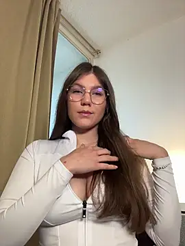 Snapshot of AmelieLaurent_ chatting on 12/05/25, 03:41 AmelieLaurent online show from 12/05/25, 03:41