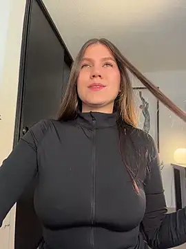 Snapshot of AmelieLaurent_ chatting on 05/05/26, 11:57 AmelieLaurent online show from 05/05/26, 11:57