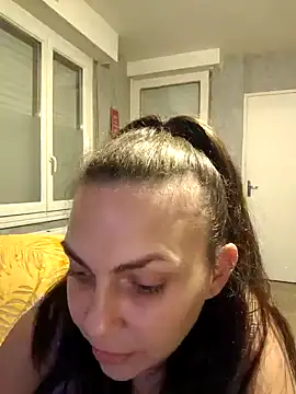 Snapshot of LEAsquirt91 chatting on 12/18/24, 08:57 LEAsquirt91 online show from 12/18/24, 08:57