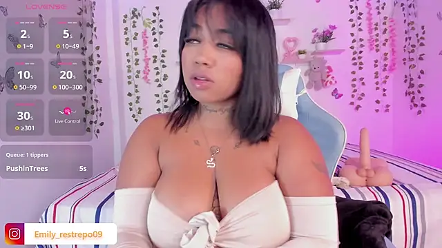 Snapshot of Emily_restrepo chatting on 01/25/25, 12:16 Emily restrepo online show from 01/25/25, 12:16