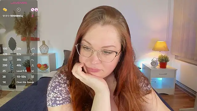 Snapshot of CutieGinger chatting on 12/08/24, 01:02 CutieGinger online show from 12/08/24, 01:02