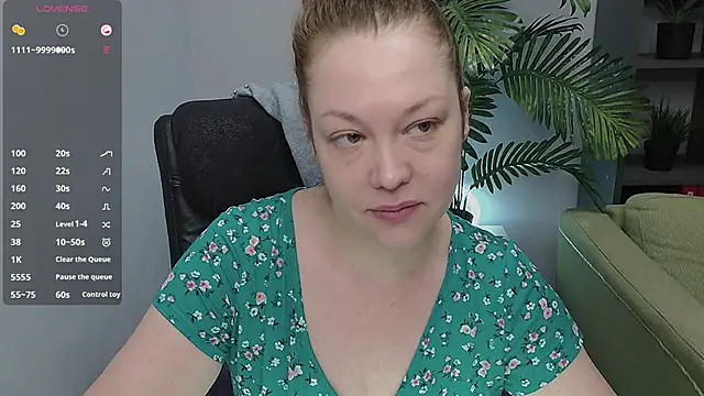 Snapshot of CutieGinger chatting on 10/29/25, 03:25 CutieGinger online show from 10/29/25, 03:25