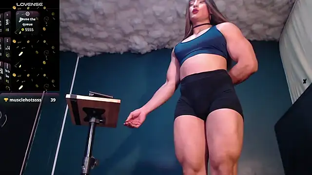 Layla miss online show from 09/10/25, 12:21