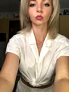 Snapshot of Kristina03 chatting on 10/21/25, 08:42 Kristina03 online show from 10/21/25, 08:42