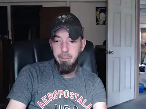 Snapshot of pensguy30 chatting on 12/01/24, 07:36 pensguy30 online show from 12/01/24, 07:36