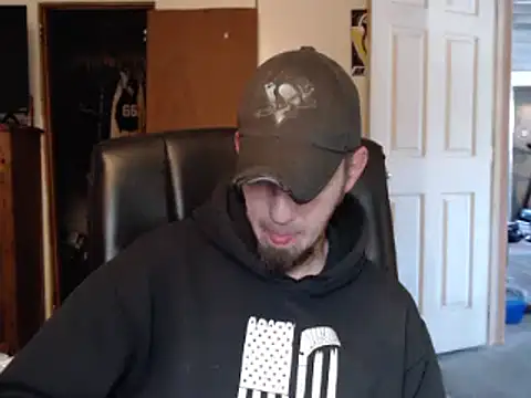 Snapshot of pensguy30 chatting on 12/13/24, 08:37 pensguy30 online show from 12/13/24, 08:37