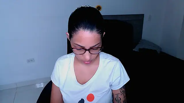 Snapshot of diana__34 chatting on 05/13/26, 11:33 diana 34 online show from 05/13/26, 11:33