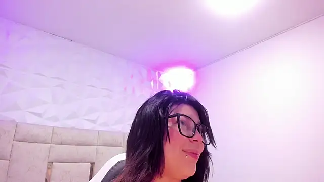 Snapshot of PauletteJ chatting on 11/29/25, 11:35 PauletteJ online show from 11/29/25, 11:35