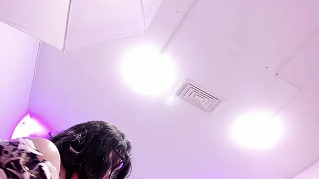 Snapshot of PauletteJ chatting on 12/03/25, 11:52 PauletteJ online show from 12/03/25, 11:52