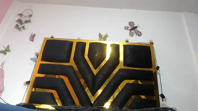 Snapshot of Helennahot chatting on 10/18/25, 06:30 Helennahot online show from 10/18/25, 06:30