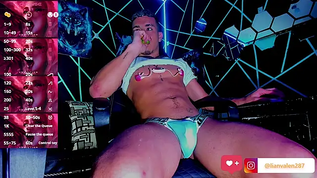 Snapshot of IanValencia_ chatting on 01/06/25, 02:15 IanValencia online show from 01/06/25, 02:15
