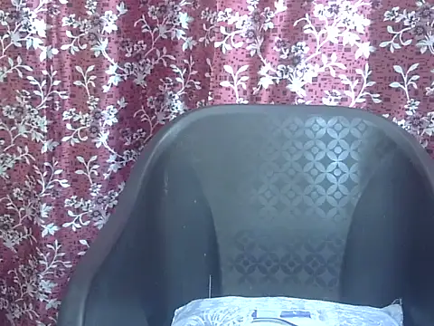 Snapshot of Lusty_Wife1 chatting on 11/24/25, 06:07 Lusty Wife1 online show from 11/24/25, 06:07