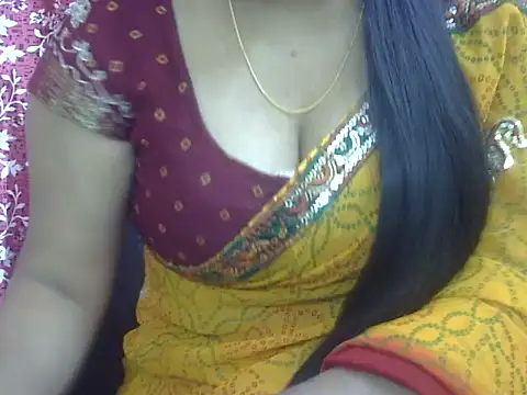 Snapshot of Lusty_Wife1 chatting on 11/28/25, 11:02 Lusty Wife1 online show from 11/28/25, 11:02