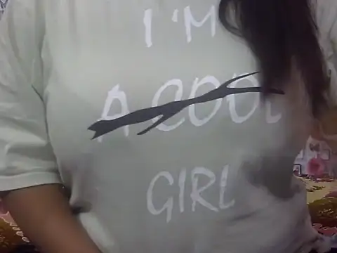 Snapshot of Lusty_Wife1 chatting on 04/19/26, 08:00 Lusty Wife1 online show from 04/19/26, 08:00