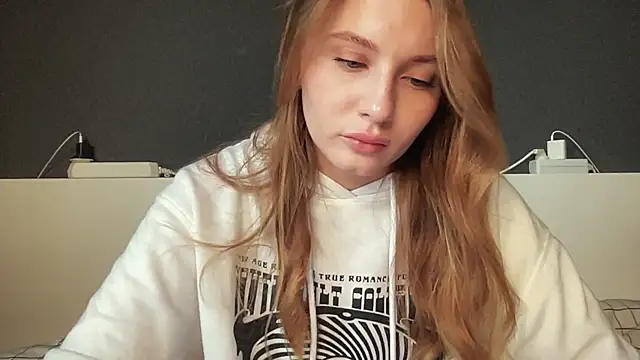  emilia xxx online show from 12/08/24, 04:04