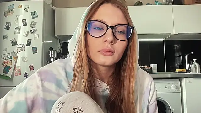  emilia xxx online show from 12/14/24, 04:56
