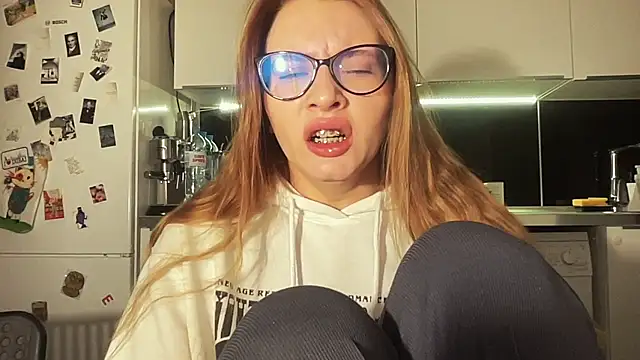  emilia xxx online show from 12/28/24, 02:33