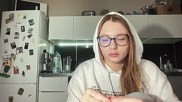  emilia xxx online show from 12/29/24, 02:49