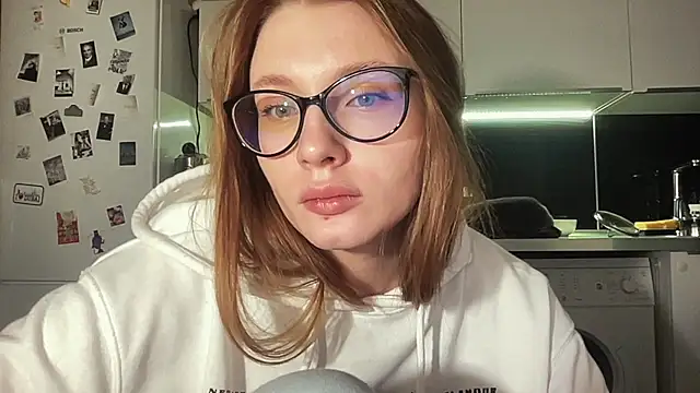  emilia xxx online show from 01/11/25, 10:08