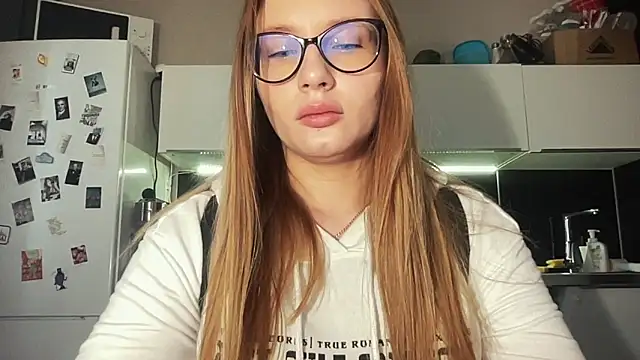  emilia xxx online show from 01/12/25, 03:49