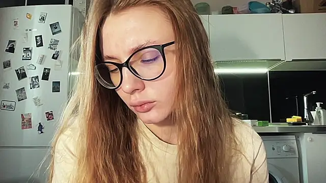  emilia xxx online show from 02/11/25, 06:19
